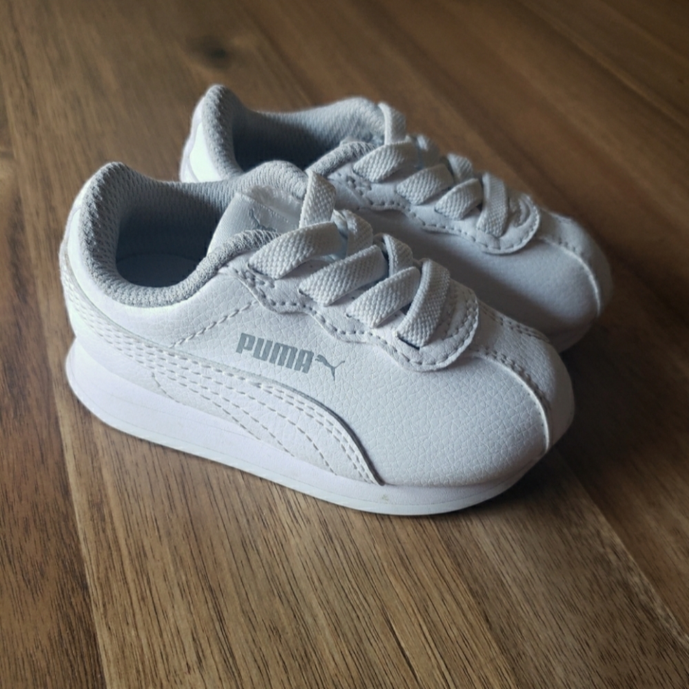 Puma Toddler White Sneakers size 5 nwot